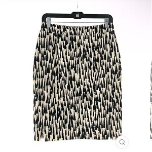 . skirt black white. unique 2 diagonal side hidden zipped pockets. 2